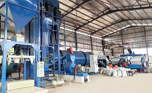 小型飼料烘干機現(xiàn)場圖